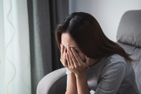 【華人健康網】自認不快樂！近5成明顯憂鬱需協助